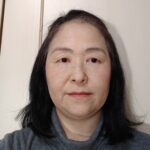 小顔マッサージ前の女性