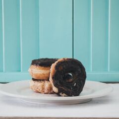 不眠の原因になる4つの食べ物・飲み物とは？おすすめの食事も紹介