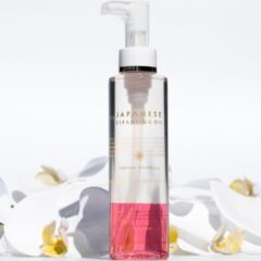 なぜお肌が乾燥するの？原因と正しいスキンケアのポイントを解説