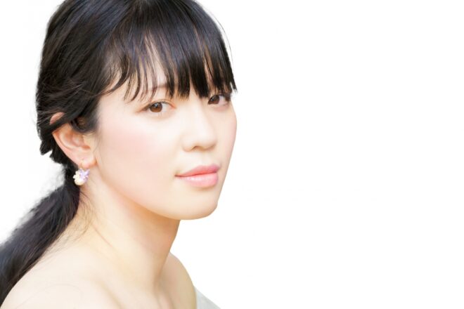 美白顔の女性のイメージ