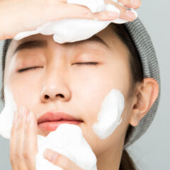 馬油で顔の悩みも解決？乾燥・シワ・シミを解消する